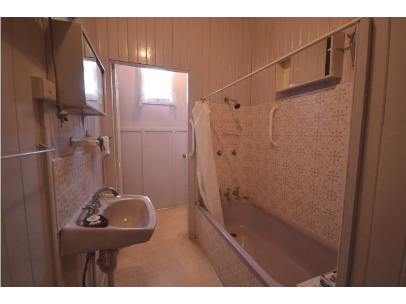 244 Bridge Street, Newtown QLD 4350