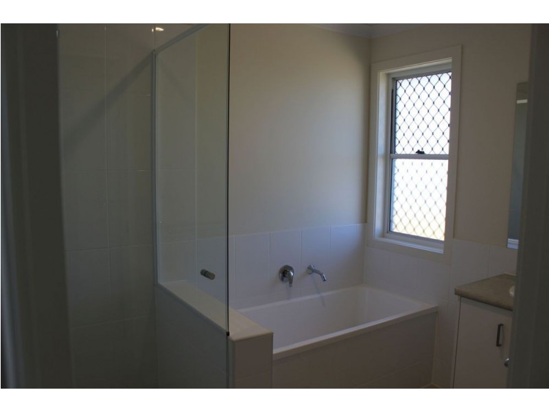 13 Cassidy Terrace, Mount Kynoch QLD 4350