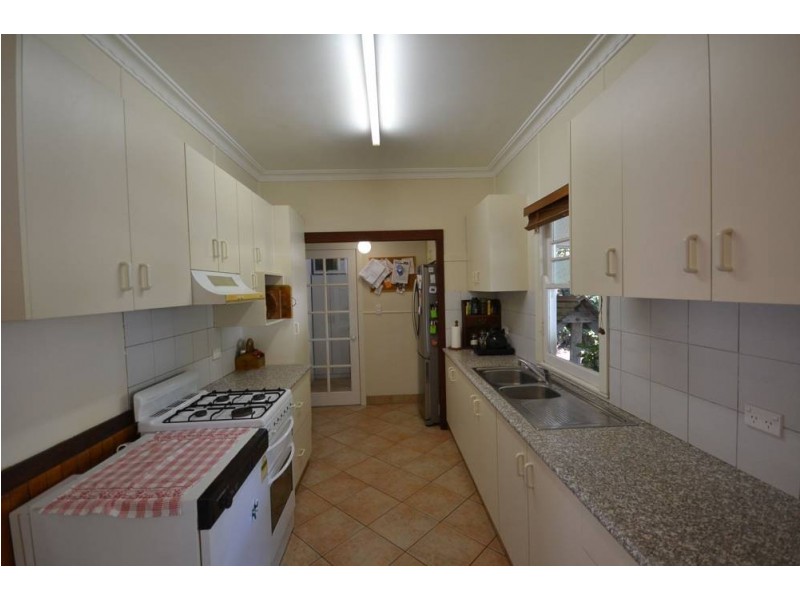 78 North Street, Mount Lofty QLD 4350