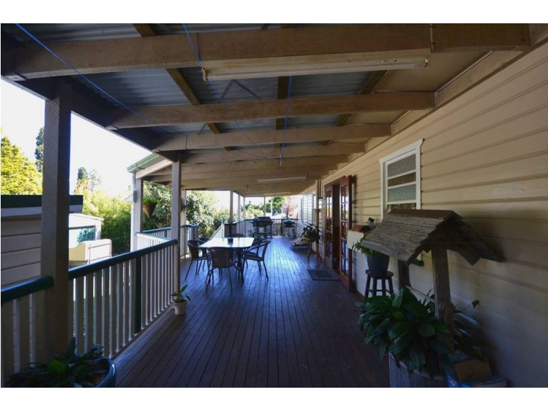 78 North Street, Mount Lofty QLD 4350