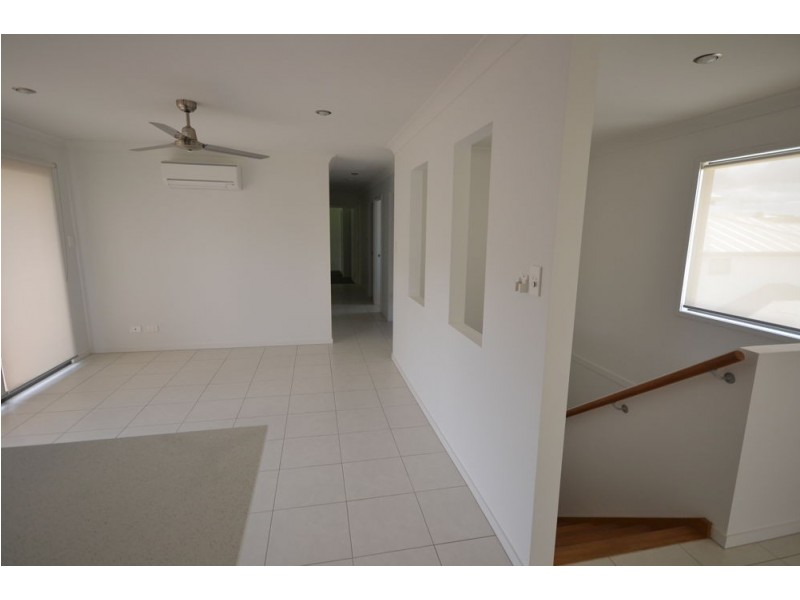 Unit 1 10 Preston Court, Glenvale QLD 4350