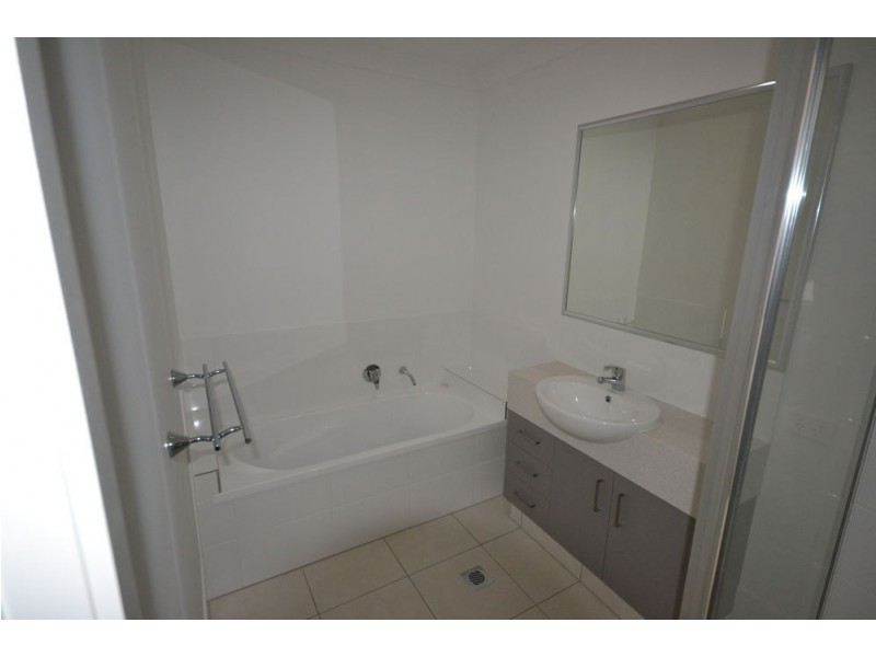 Unit 1 10 Preston Court, Glenvale QLD 4350