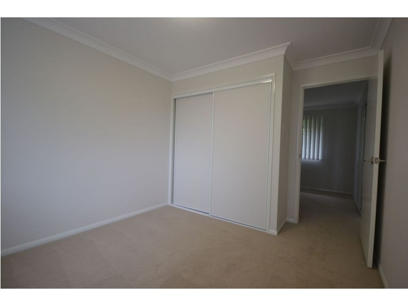 2/421 Tor Street, Newtown QLD 4350