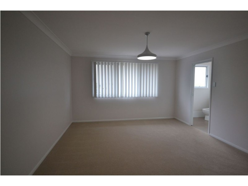 2/421 Tor Street, Newtown QLD 4350