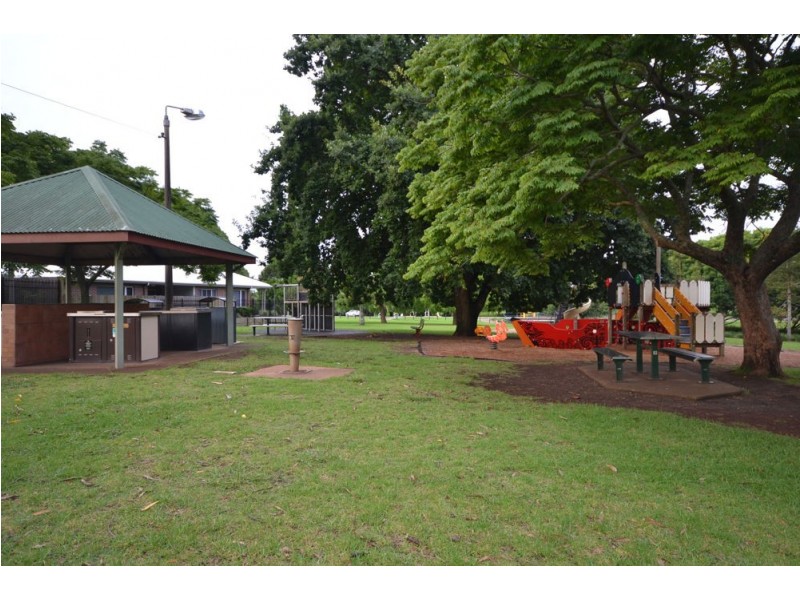 25 Catto Street, Centenary Heights QLD 4350