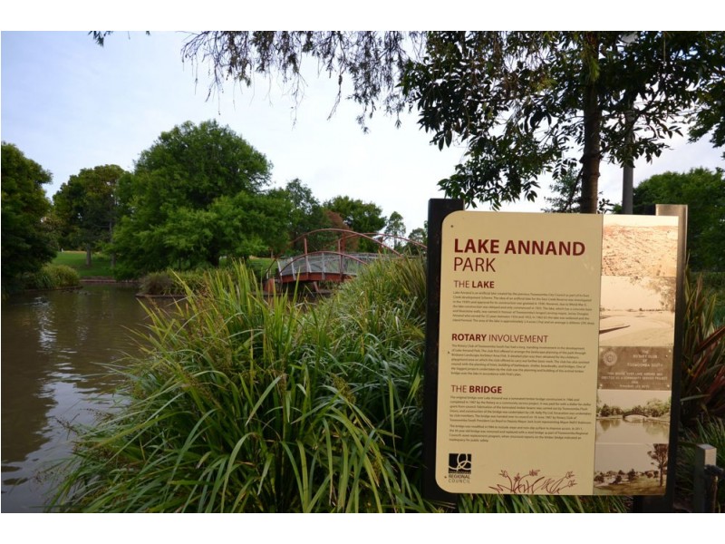 25 Catto Street, Centenary Heights QLD 4350