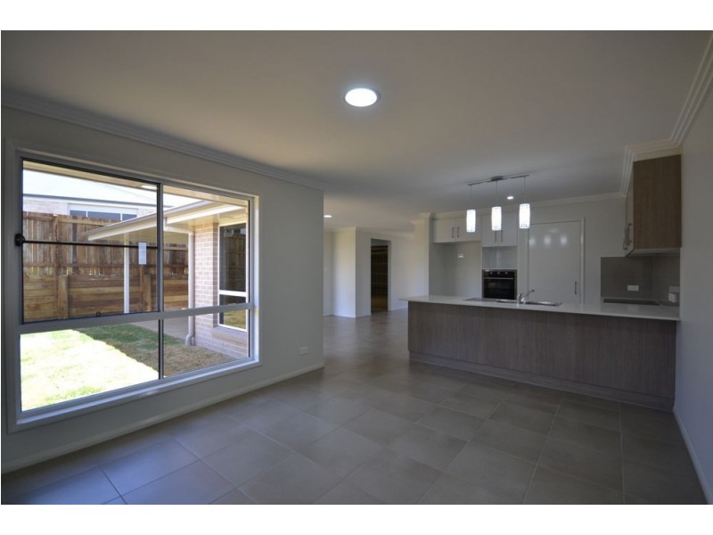 28 Renshaw Crescent, Kearneys Spring QLD 4350