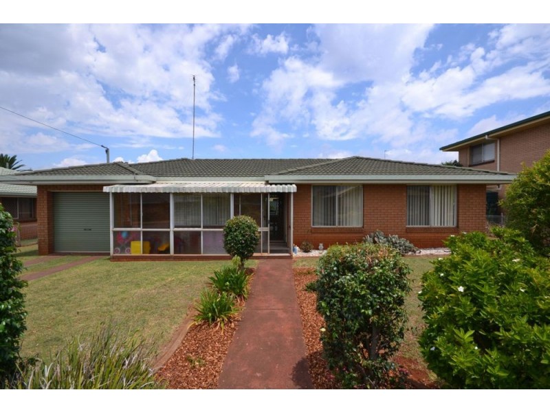 19 Sampson Street, Wilsonton QLD 4350