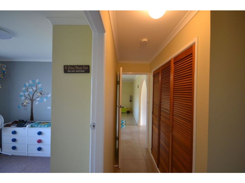 19 Sampson Street, Wilsonton QLD 4350