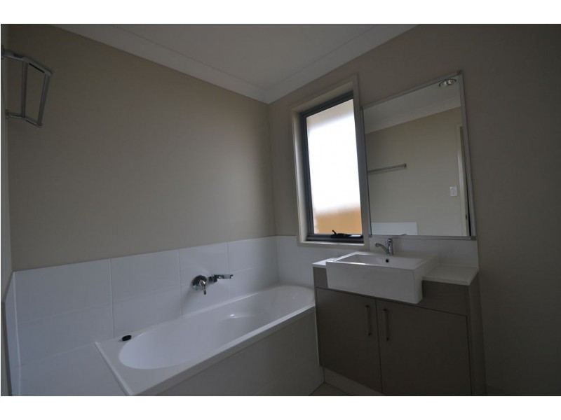 Unit 1/5 Cardamon Crescent, Glenvale QLD 4350