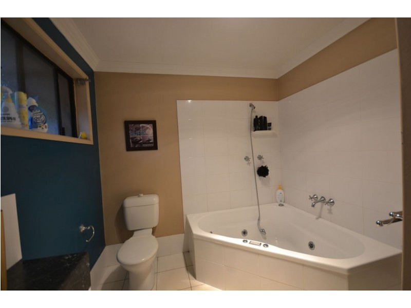 25 Catto Street, Centenary Heights QLD 4350