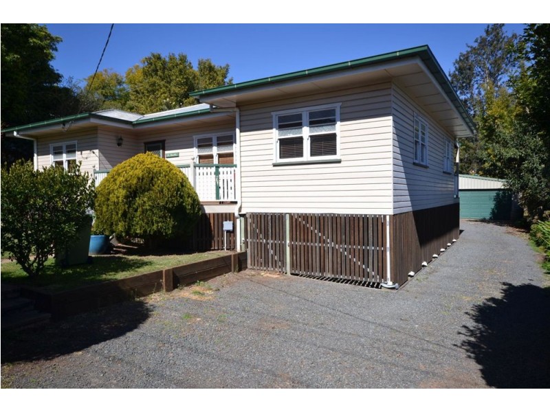 78 North Street, Mount Lofty QLD 4350