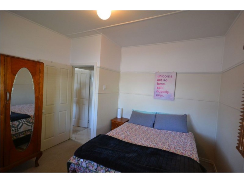 78 North Street, Mount Lofty QLD 4350