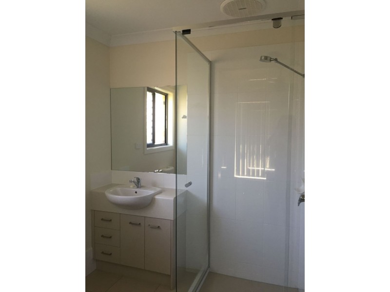 4 Barron Lane, Glenvale QLD 4350