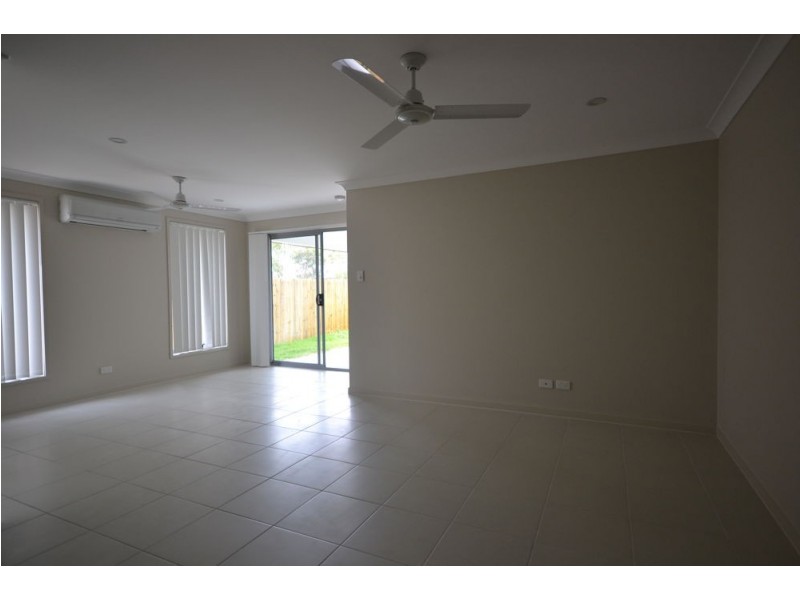 Unit 2/5 Cardamon Crescent, Glenvale QLD 4350