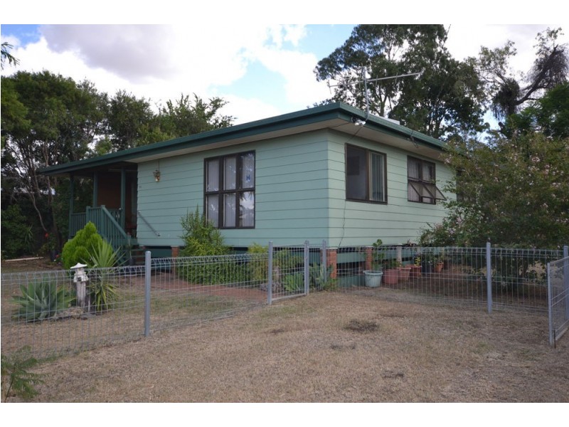 23 Werth Street, Oakey QLD 4401