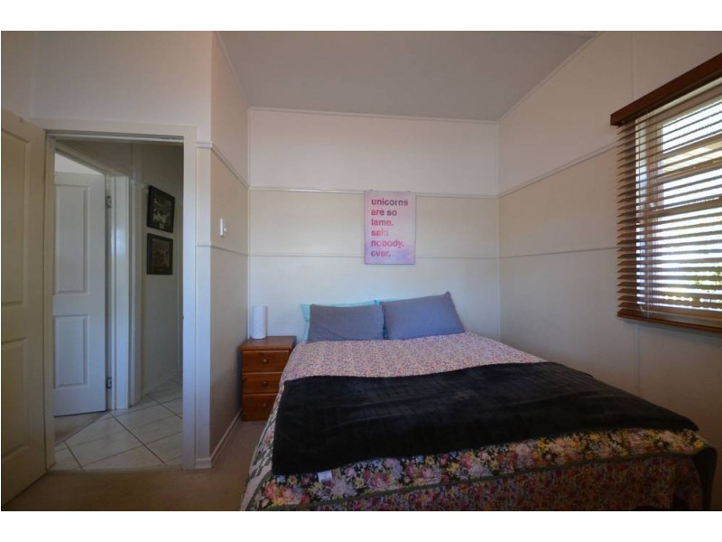 78 North Street, Mount Lofty QLD 4350