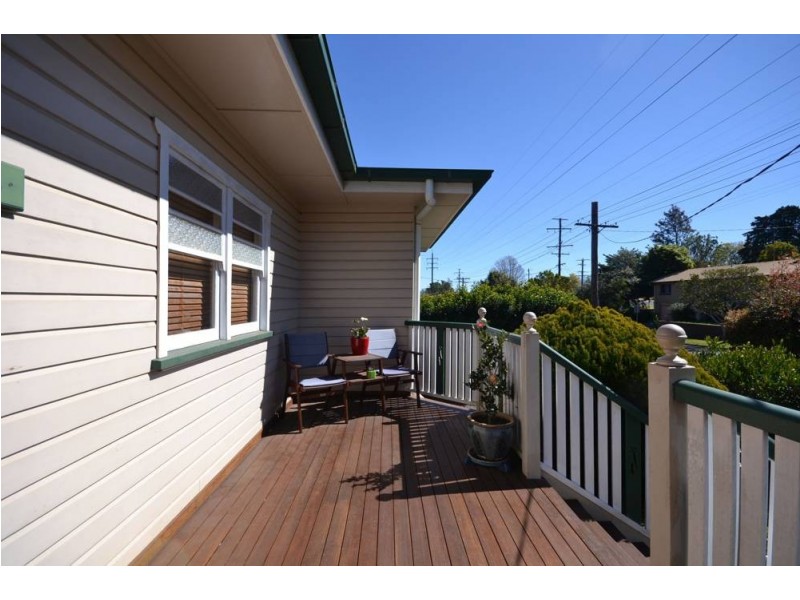 78 North Street, Mount Lofty QLD 4350
