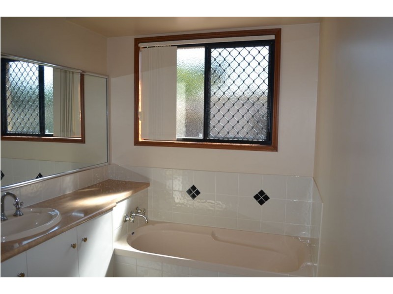 25 WILLOWBURN DRIVE, Rockville QLD 4350