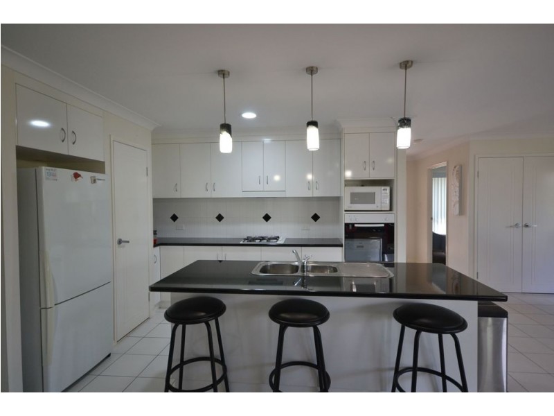 14 Charnley Street, Kearneys Spring QLD 4350