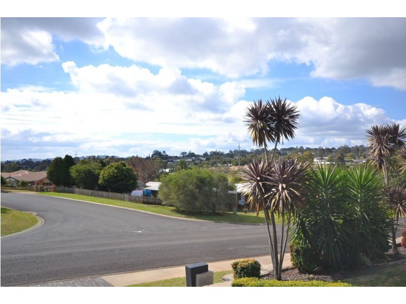 14 Charnley Street, Kearneys Spring QLD 4350