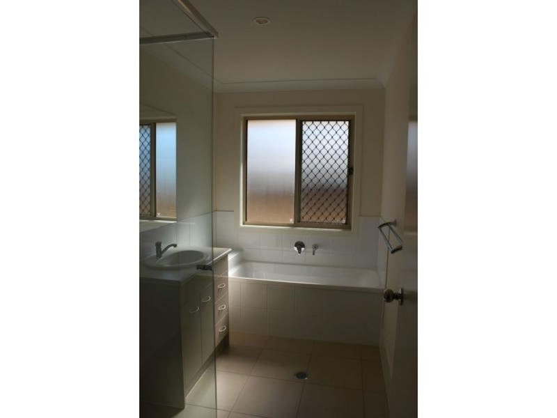 16 Wandoo Crescent, Westbrook QLD 4350