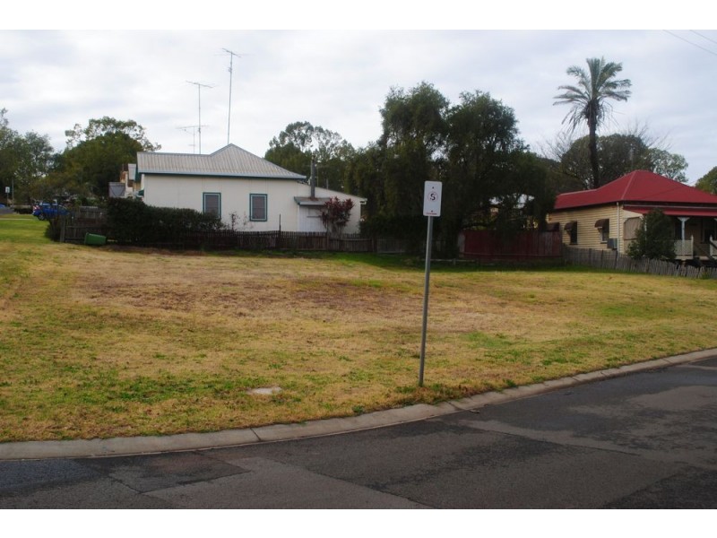 14 Gordon Street, Rockville QLD 4350