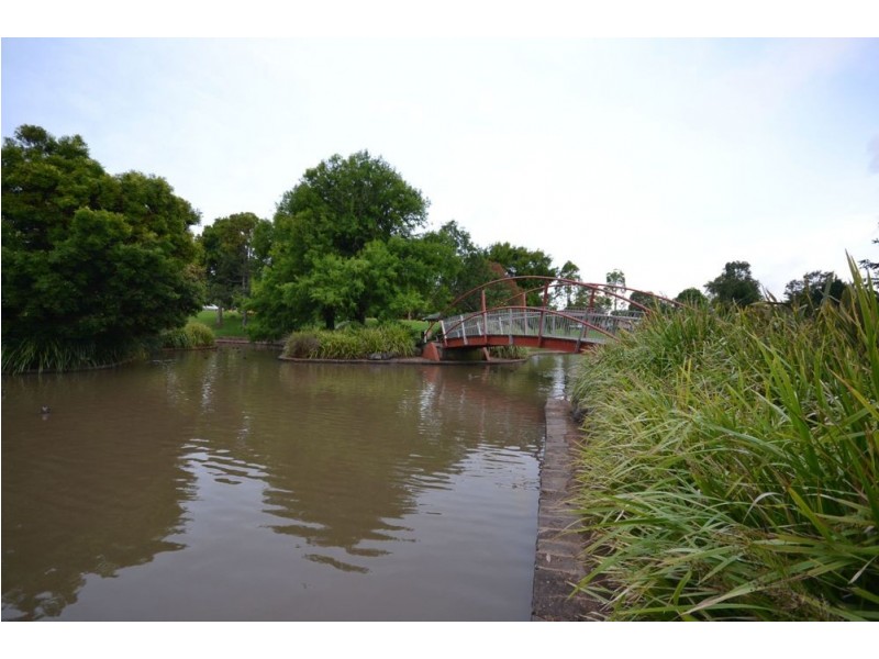 25 Catto Street, Centenary Heights QLD 4350