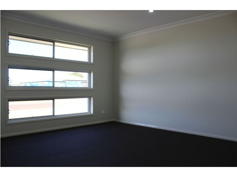 8 Nash Drive, Glenvale QLD 4350