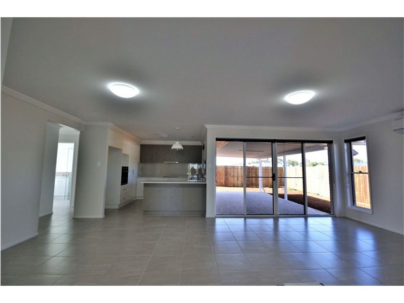 10 Nash Drive, Glenvale QLD 4350