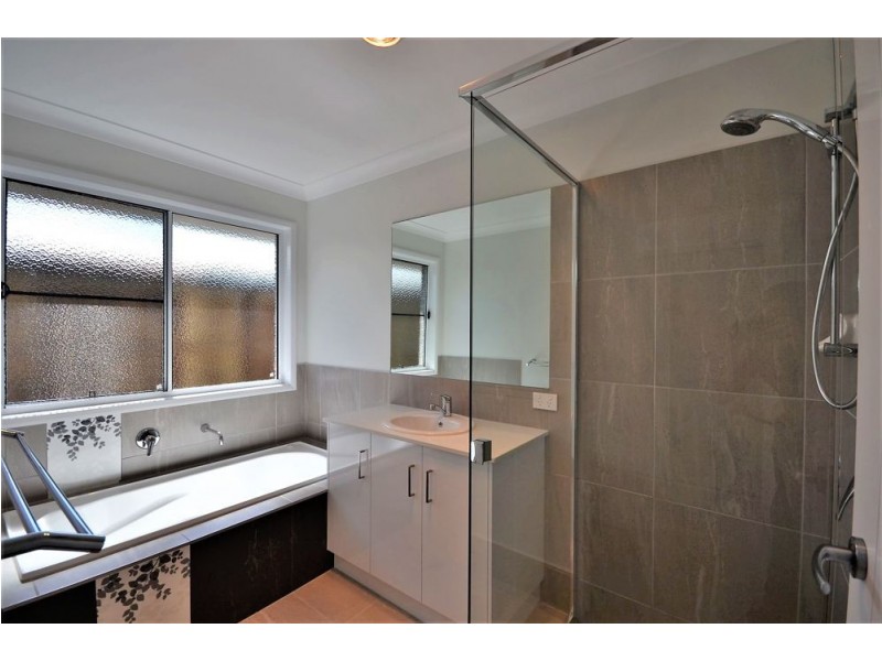 10 Nash Drive, Glenvale QLD 4350