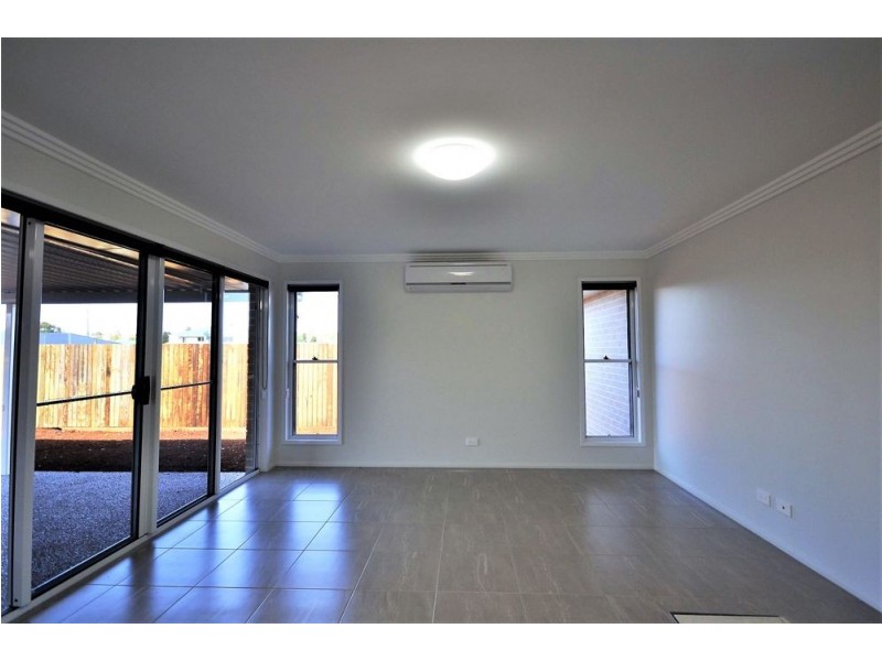 10 Nash Drive, Glenvale QLD 4350