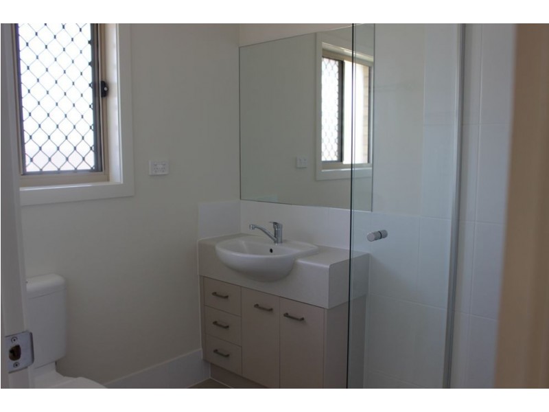 4 Preston Court, Glenvale QLD 4350