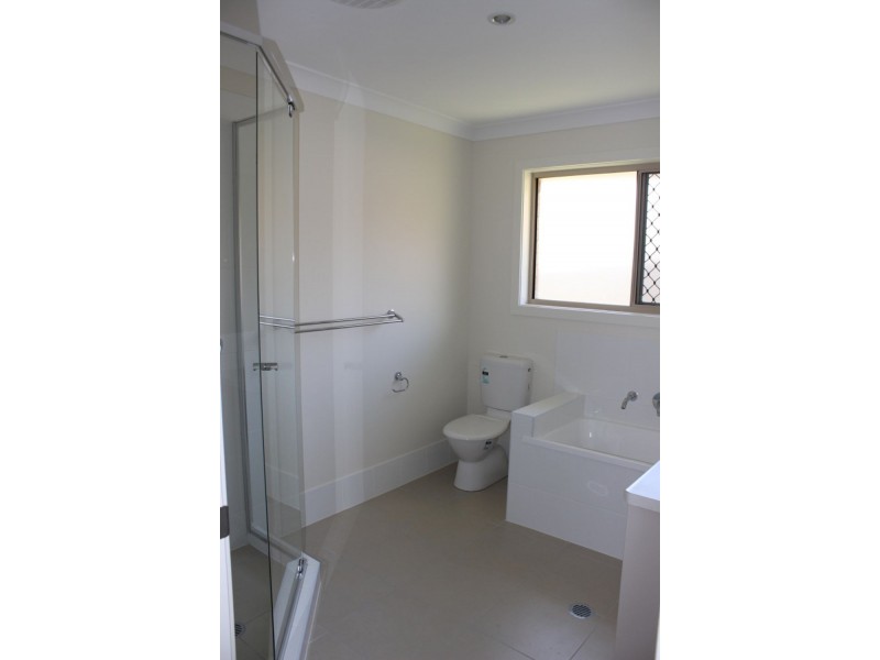 4 Preston Court, Glenvale QLD 4350