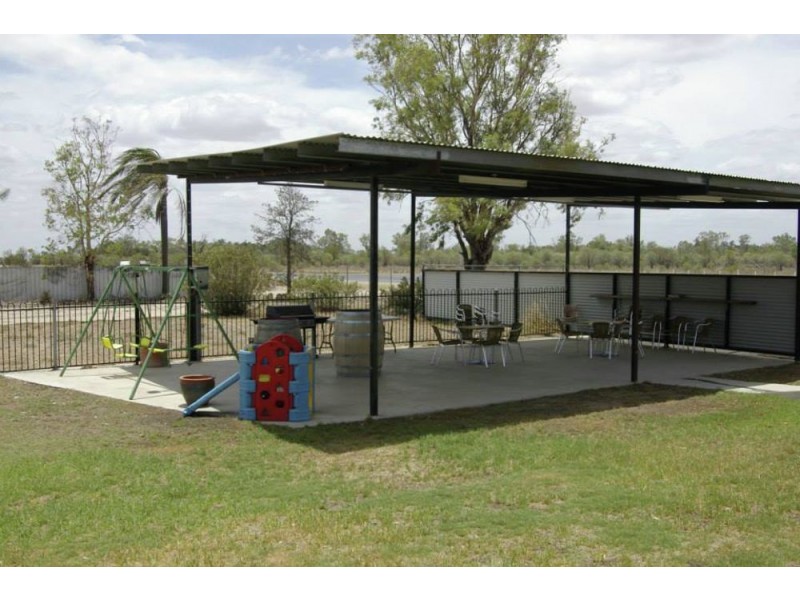 355 Carnarvon Highway – Two Mile Hotel, Mungindi NSW 2406