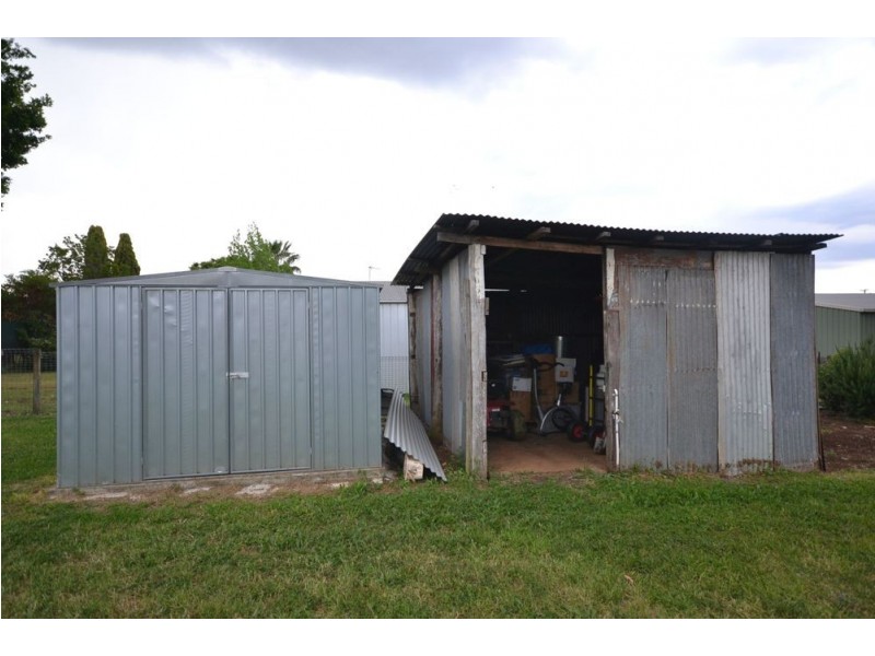 12A Cox Street, Newtown QLD 4350