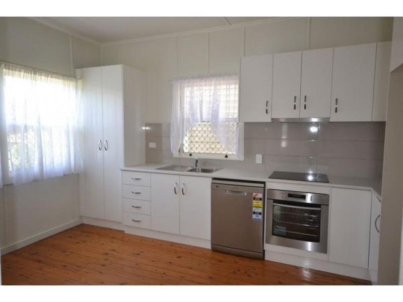 6 Jonathan Street, Rockville QLD 4350