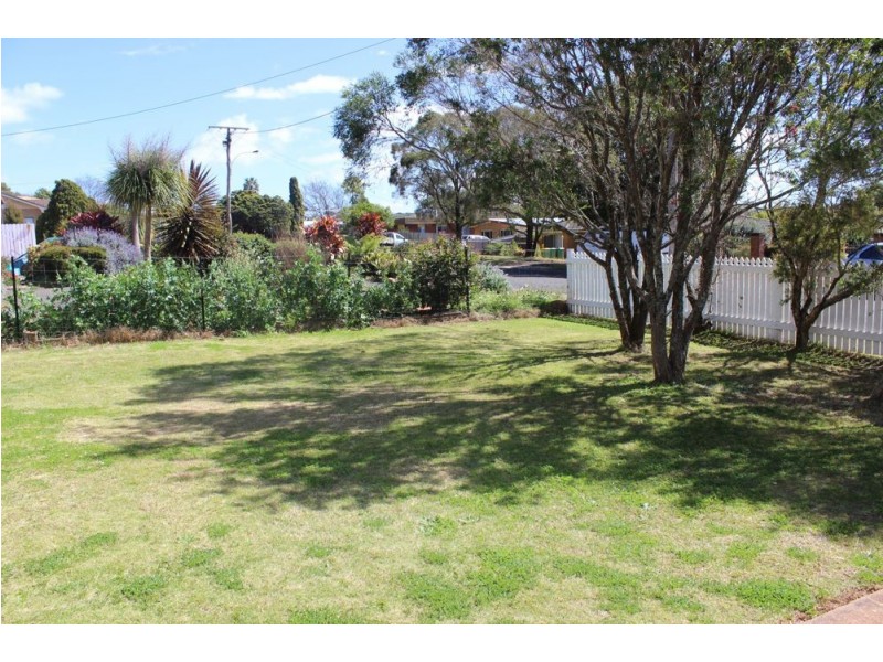 6 Jonathan Street, Rockville QLD 4350