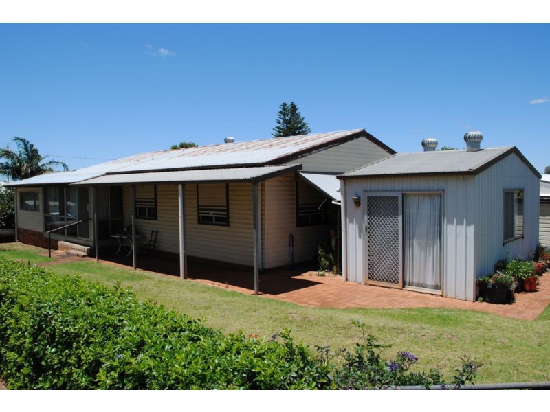 34 Welcombe Avenue, Rockville QLD 4350