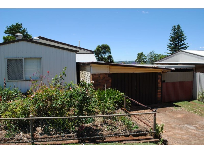 34 Welcombe Avenue, Rockville QLD 4350