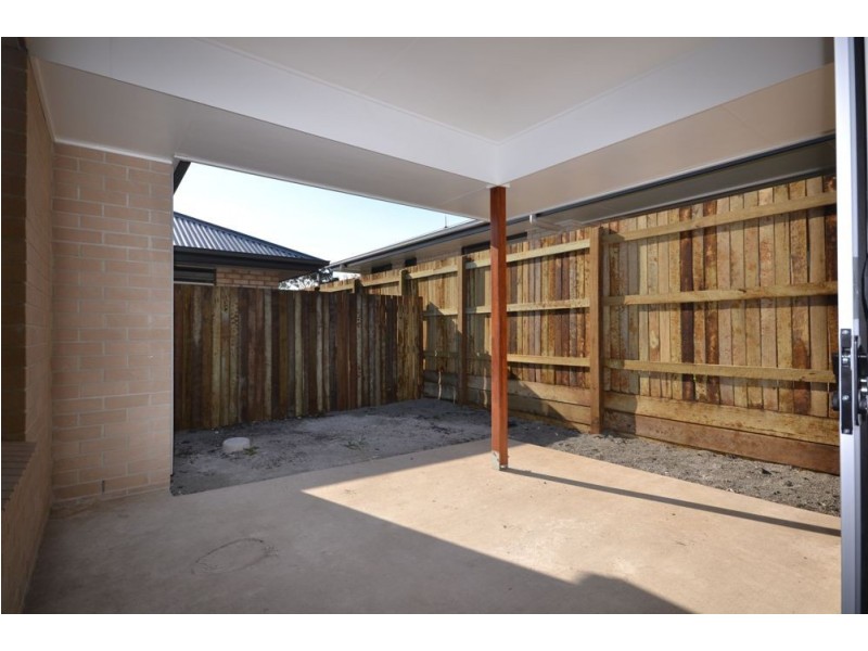 Unit 2/3 Carlin Street, Glenvale QLD 4350