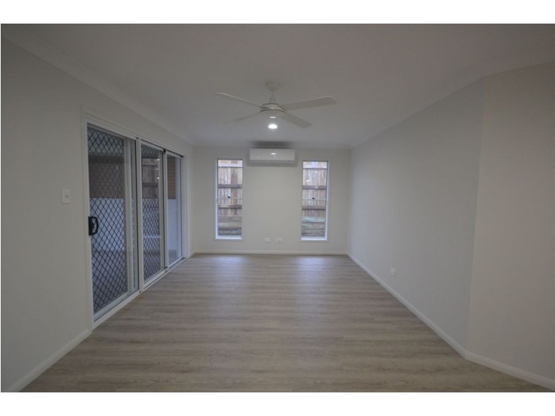 3 Peony Lane, Glenvale QLD 4350