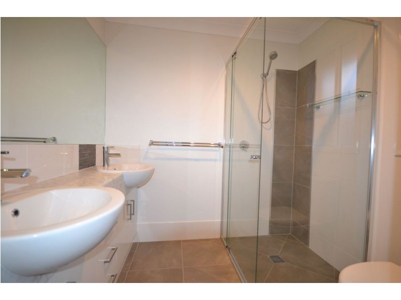 3 Peony Lane, Glenvale QLD 4350
