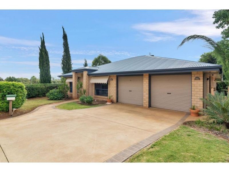 2 Hillcrest Court, Kearneys Spring QLD 4350