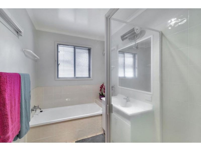 2 Hillcrest Court, Kearneys Spring QLD 4350