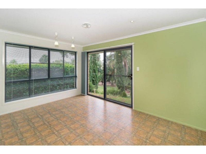 2 Hillcrest Court, Kearneys Spring QLD 4350