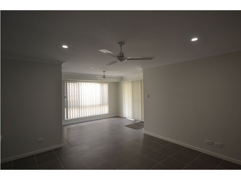 1/24 Cardamon Crescent, Glenvale QLD 4350