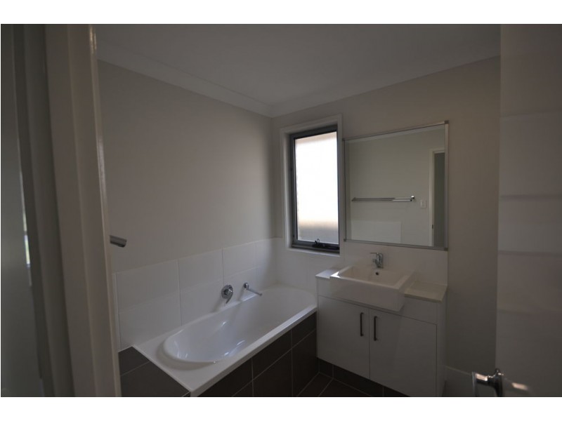 1/24 Cardamon Crescent, Glenvale QLD 4350