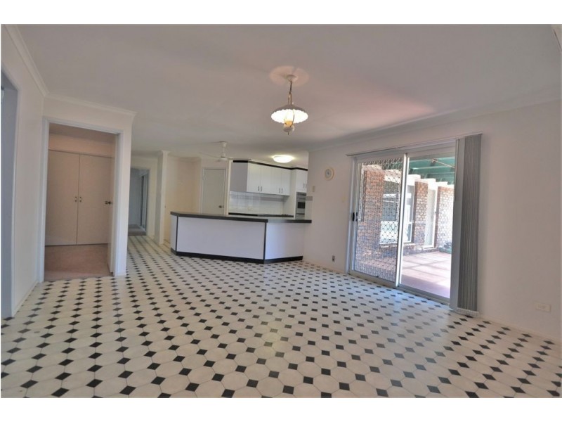 7 Carmen Street, Kearneys Spring QLD 4350