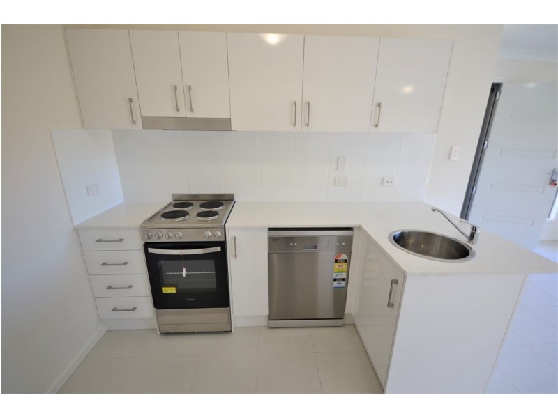 33B Cardamon Crescent, Glenvale QLD 4350